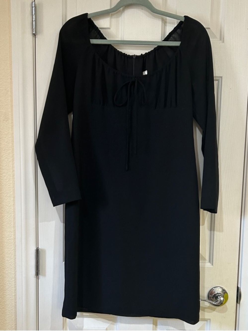 Jade Black Long Sleeve Scoop-Neck Tie Front Dress 8 Petite